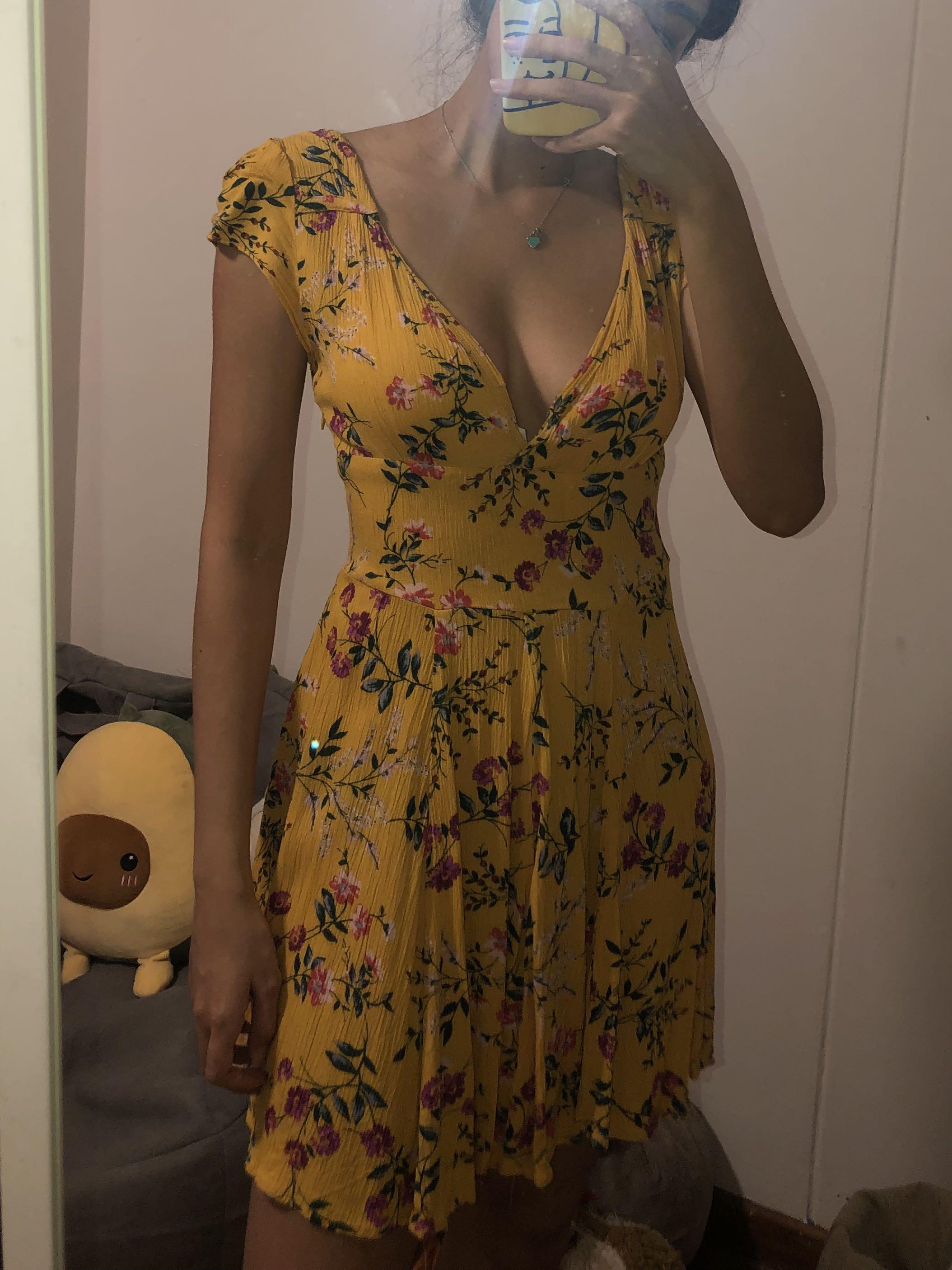 yellow_floral_mini_dress_s_1640272779_395f4ed3_progressive.jpg