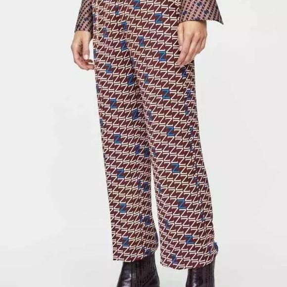 Zara logo printed trousers, Fesyen 