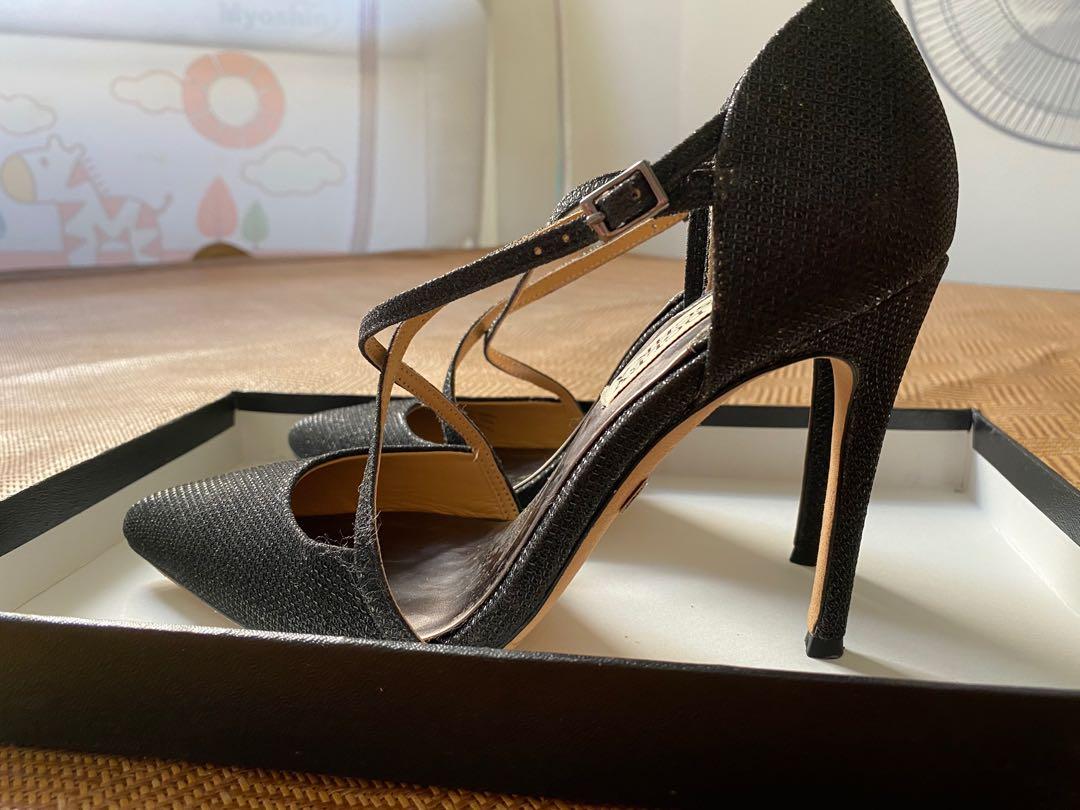 Badgley mischka cheap t strap heel