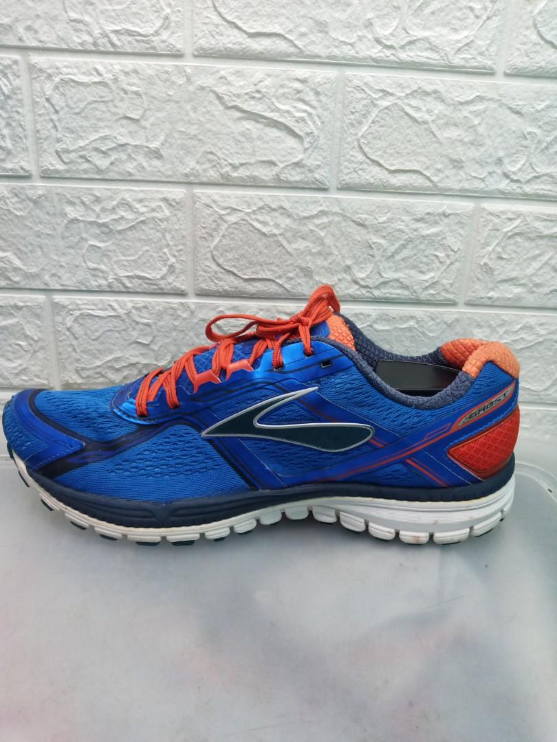 Brooks Ghost, Men's Fashion, Activewear on Carousell