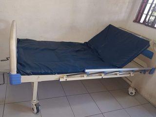 Hospital bed, dotted, 2 cranks