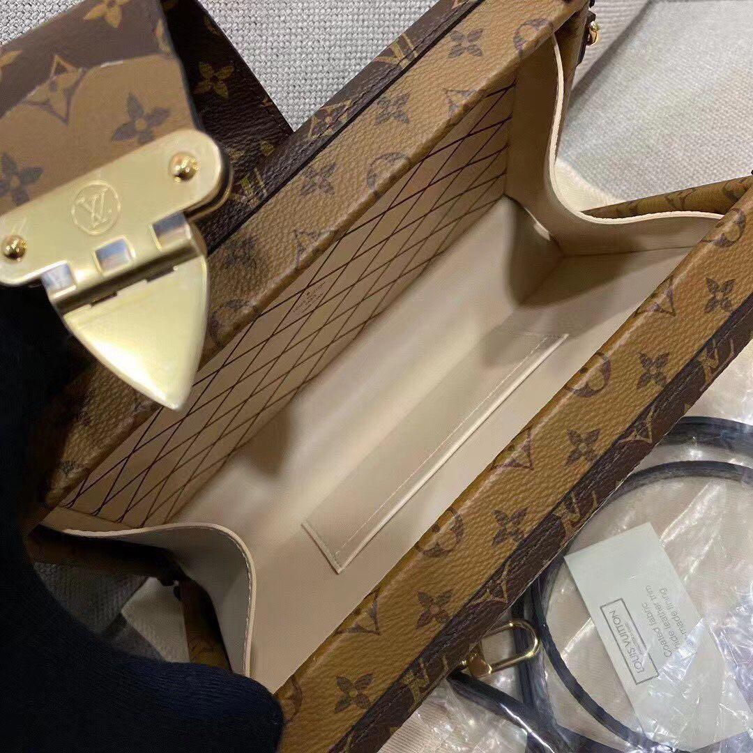 Louis Vuitton (Category: Luxury Bags & Wallets) located in Paranaque City. Submitted by abluxebrands (Listing ID 1133356947, Image 3). Description: Brand New On Hand Petite Malle.