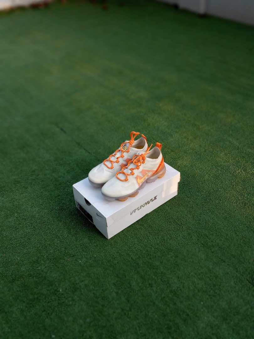 nike vapormax white orange