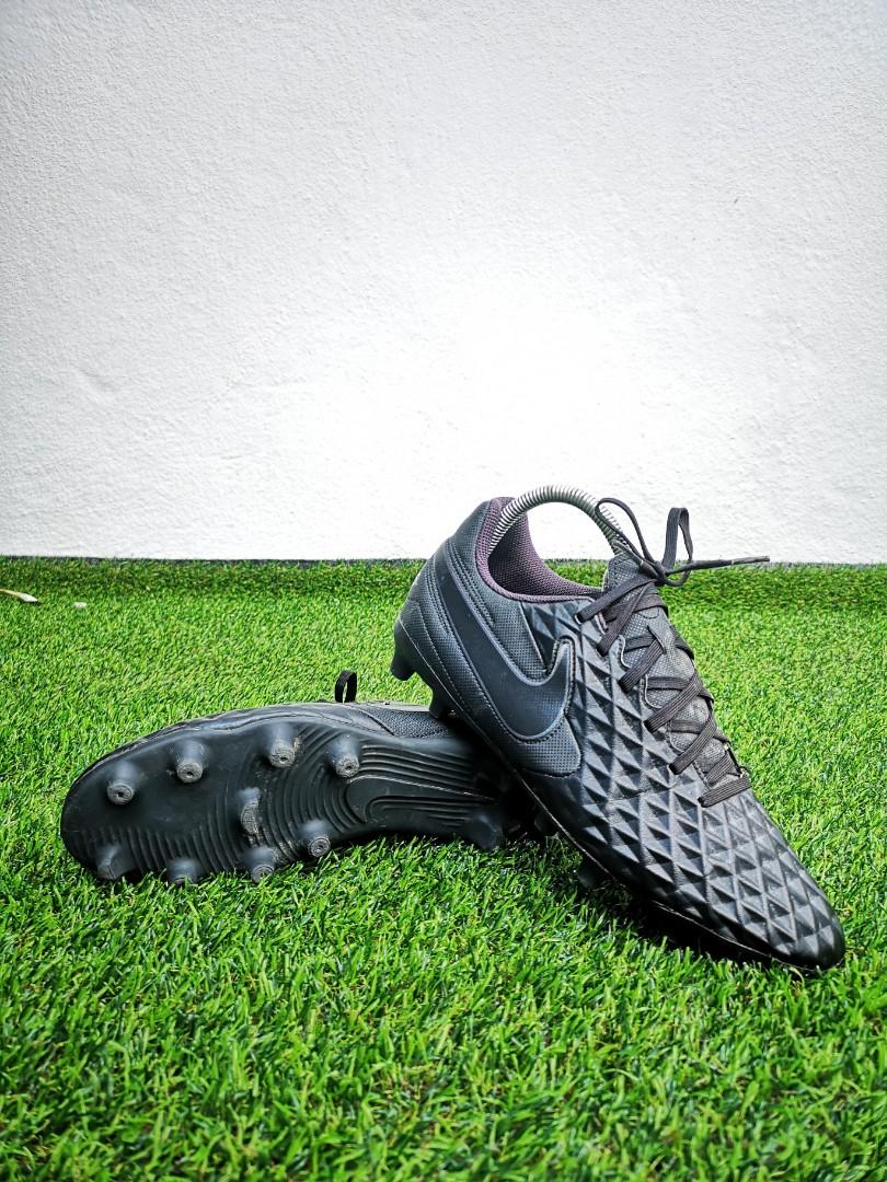 Black nike 2025 tiempo football boots