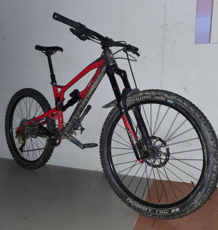 Nukeproof Mega 275 Custom build mtb high end specialized Sports