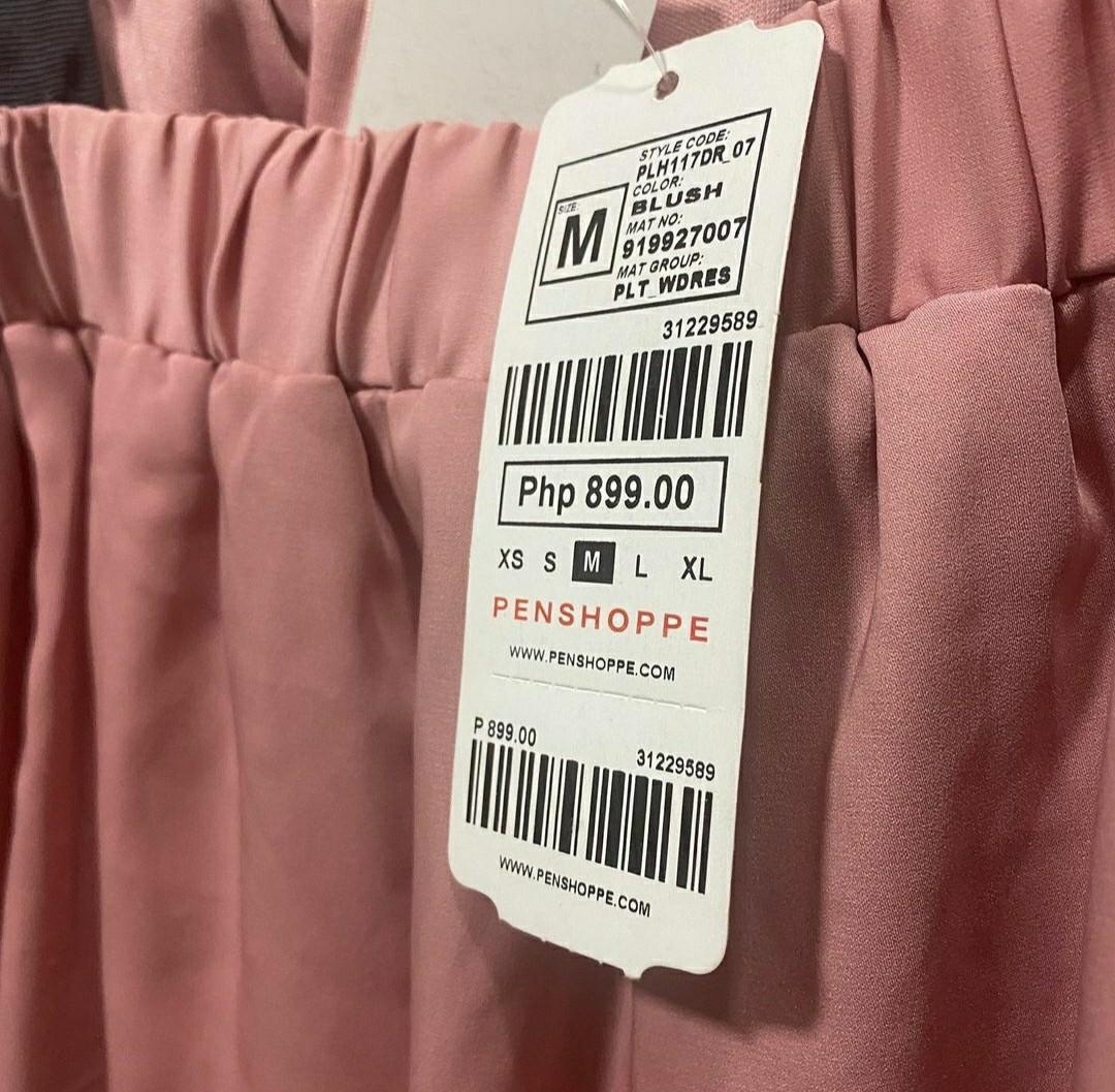 With tag Php 899 (Category: Dresses) located in Camalig. Submitted by houseofdeclutter (Listing ID 1133358167, Image 2). Description: Selling it low MOP: Gcash or BDO SF is shoulder by the buyer.