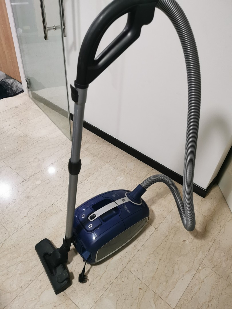 PHILIPS SilentStar Vacuum cleaner FC9302/02, TV & Home Appliances, Vacuum Cleaner & Housekeeping
