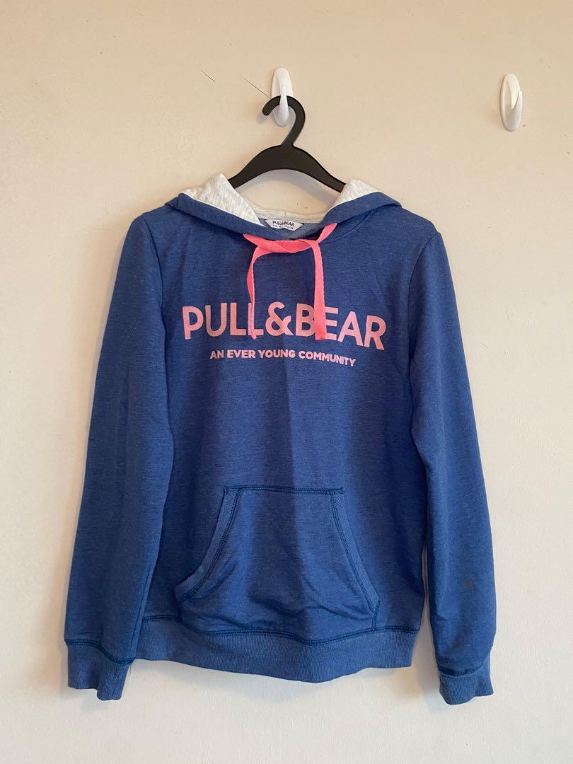 Pull and cheap bear logo hoodie