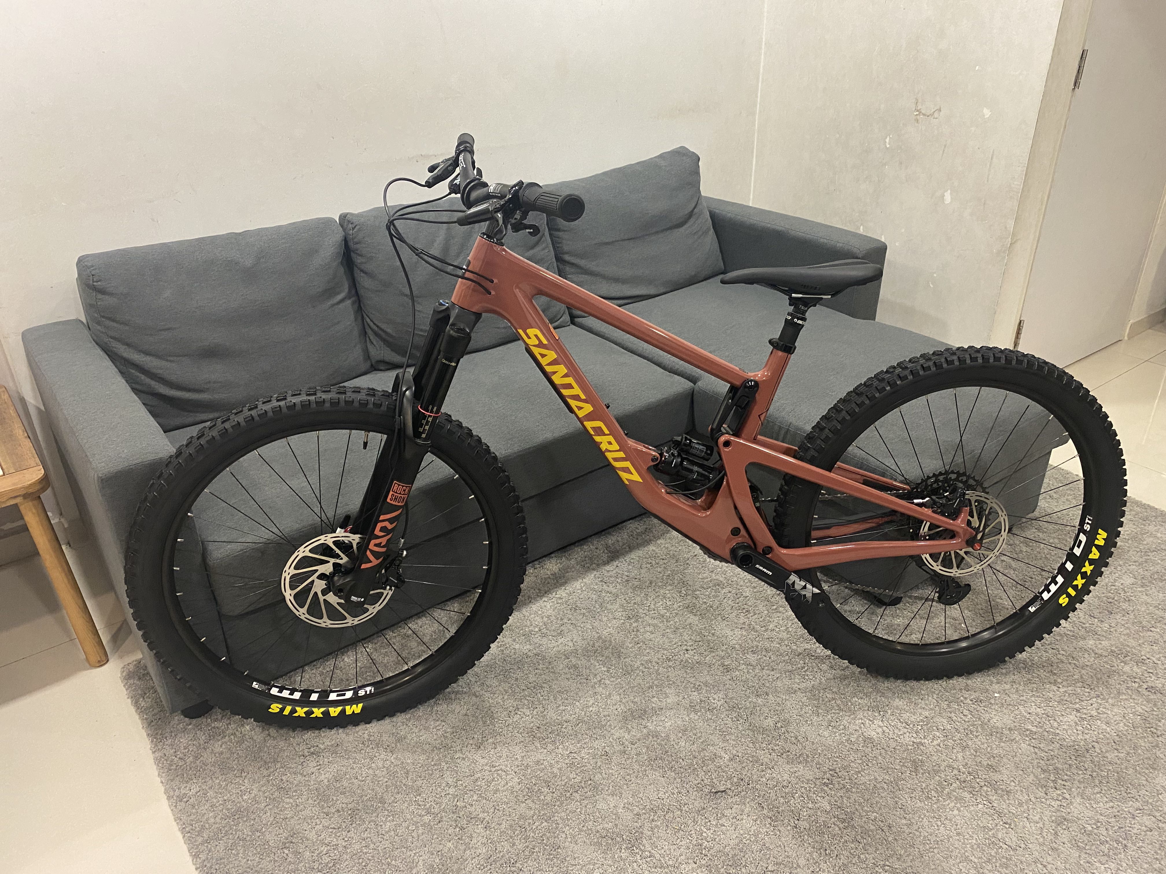 Brand New Santa Cruz Bronson C R kit 2021 M size Sports