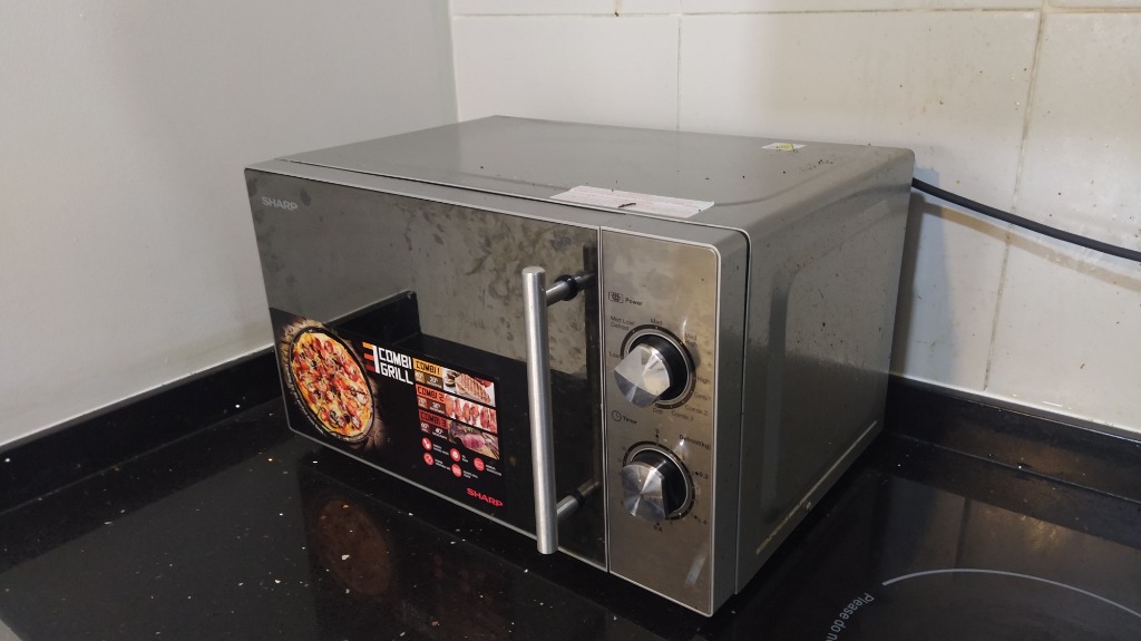 Sharp 20L R213CST Microwave, TV & Home Appliances, Kitchen Appliances, Ovens & Toasters on Carousell