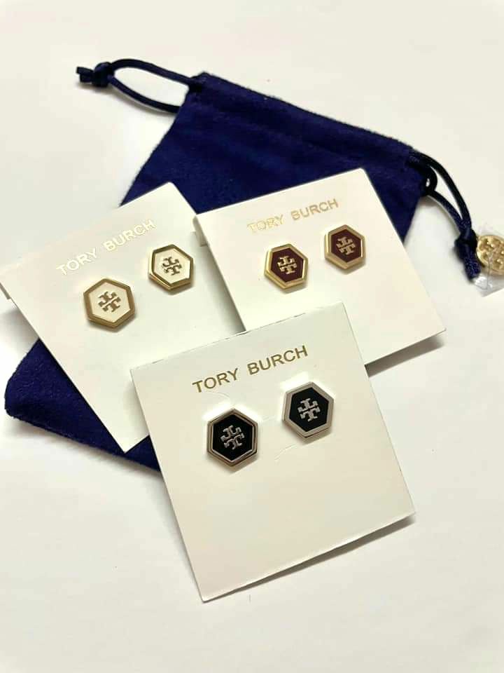 TORY BURCH Signature Logo Enamel Stud, Women's Fashion, Jewelry &  Organisers, Earrings on Carousell