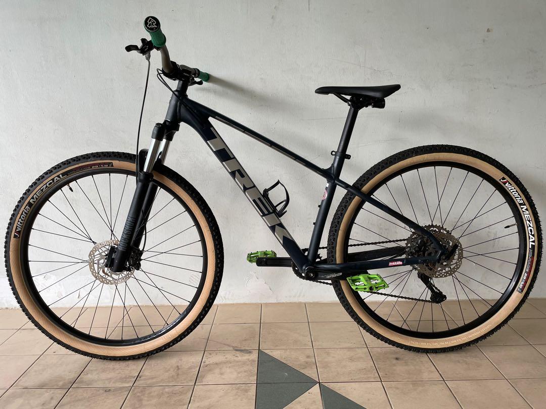 Trek marlin sales 7 tires