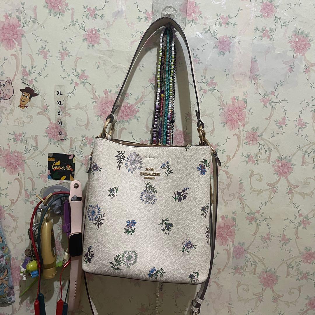 Small town bucket bag with dandelion floral 2025 print