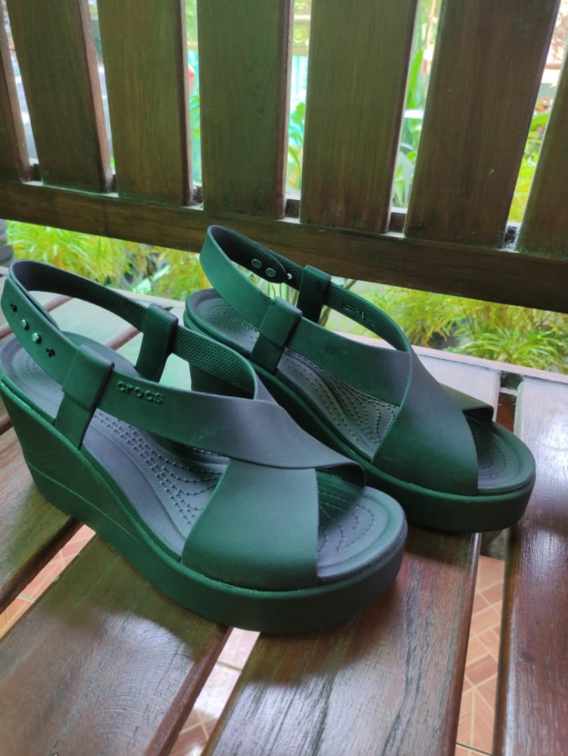 Crocs brooklyn high Ori 100%, Fesyen 