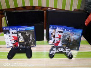FOR SALE: 2 UNIT'S OF SONY PS4 FAT, 500GB, BOTH SEALED & SERVICE STICKERS ARE INTACT 👍 RUSH RUSH!!
