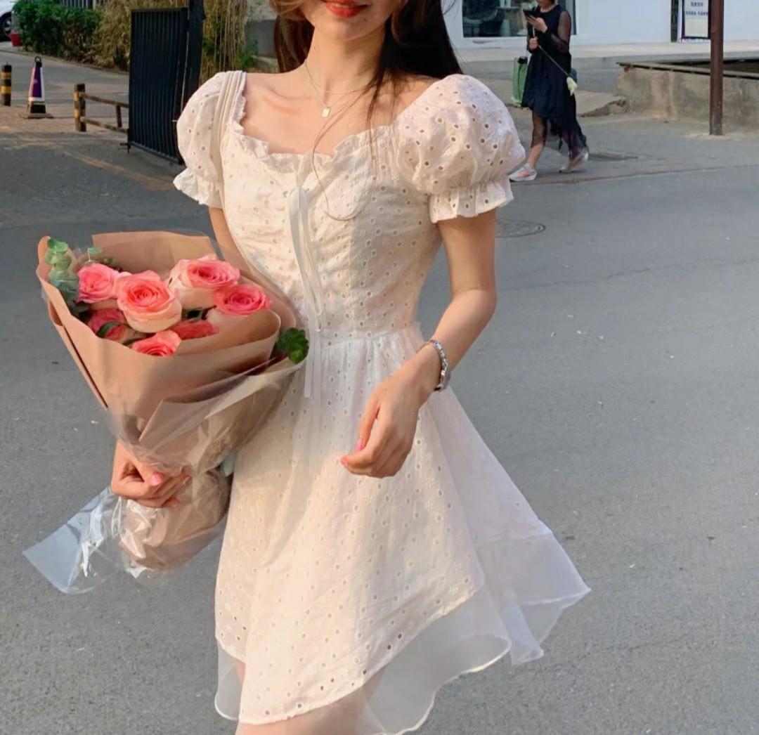 White flowy off best sale the shoulder dress