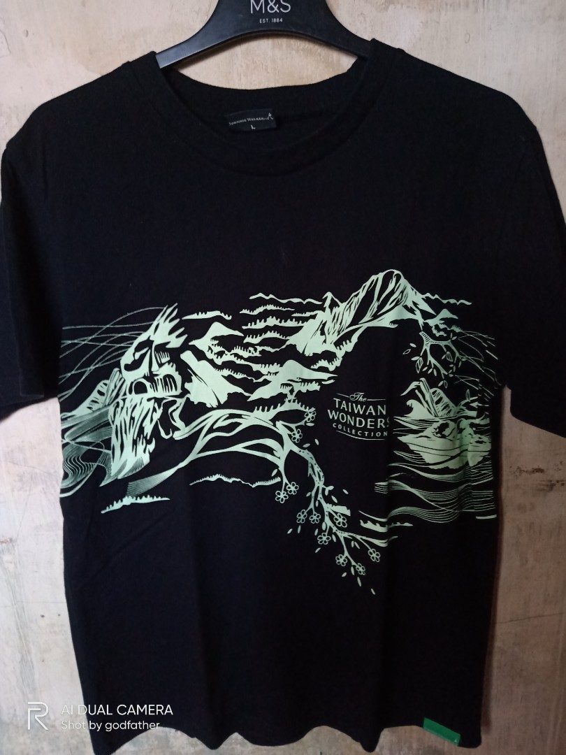 Kaos Johnnie walker, Fesyen Pria, Pakaian , Lainnya di Carousell