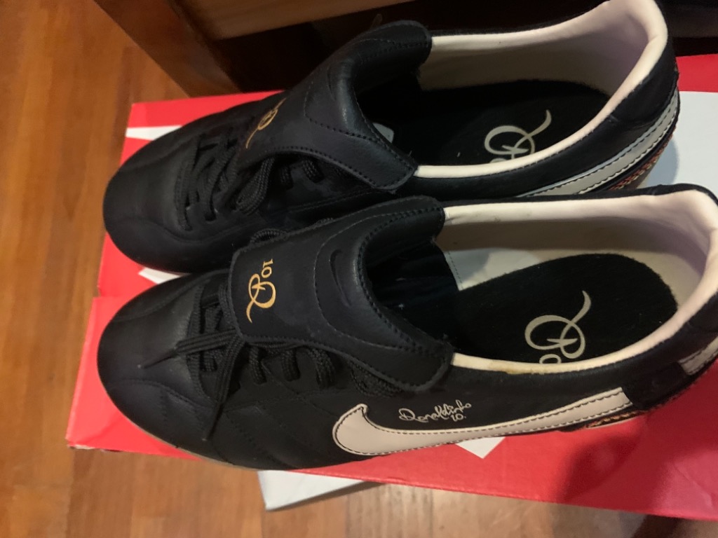 Retro indoor soccer shoes hotsell