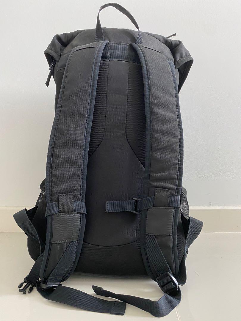 Nixon summit hot sale backpack review