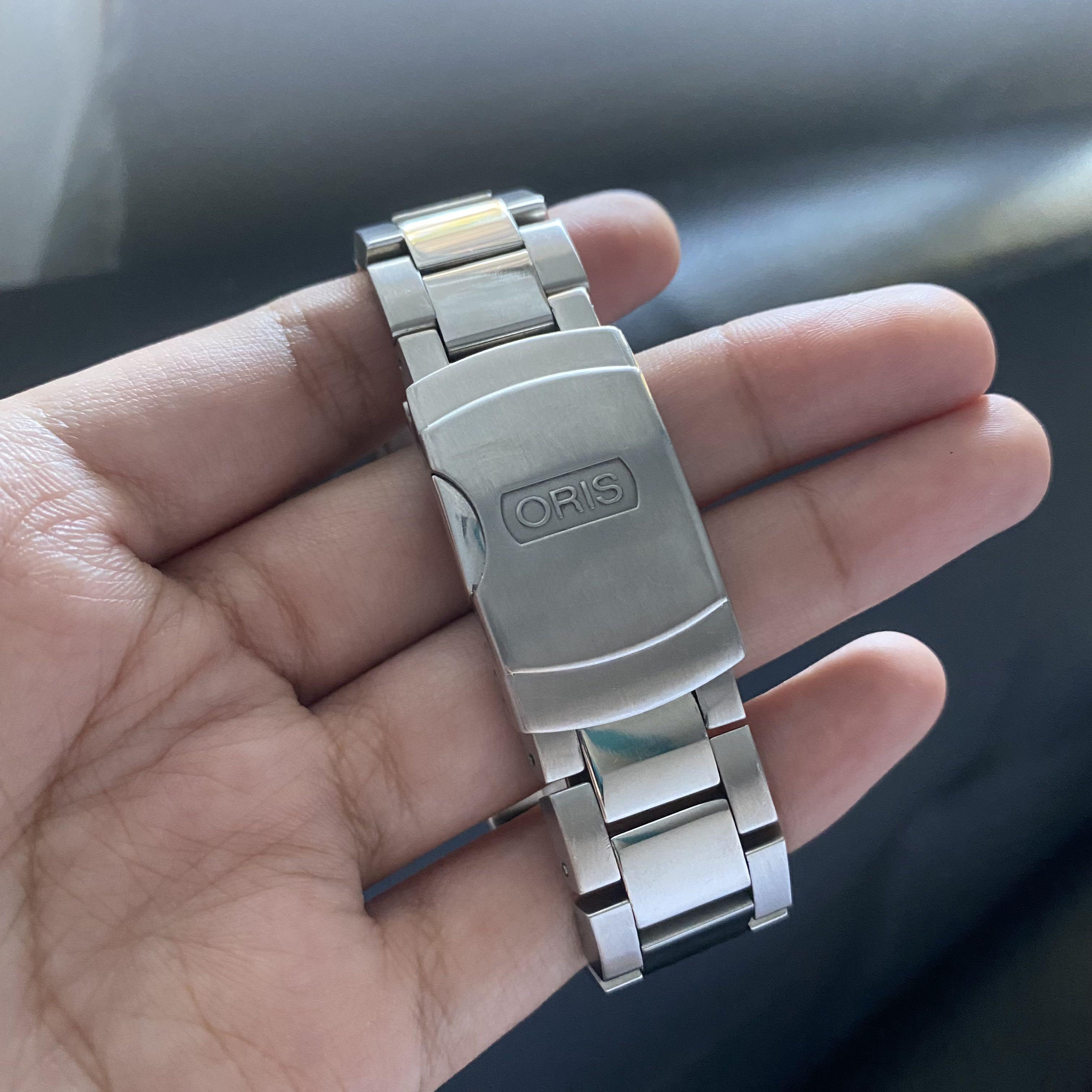 ORIS Williams F1 Team Automatic Watch (Category: Men's Watches) located in Manila. Submitted by baywatchesph (Listing ID 1133468922, Image 3). Description: Pre-owned ORIS Williams F1 Team Watch 8/10 - Good condition, excellent movement. Automatic movement 40.5mm case size Day-date display at the 6 o’clock position Luminous hands and markers Water resistant to 50m Sapphire crystal glass All stainless steel Swiss made See to appreciate, Meet-up by 