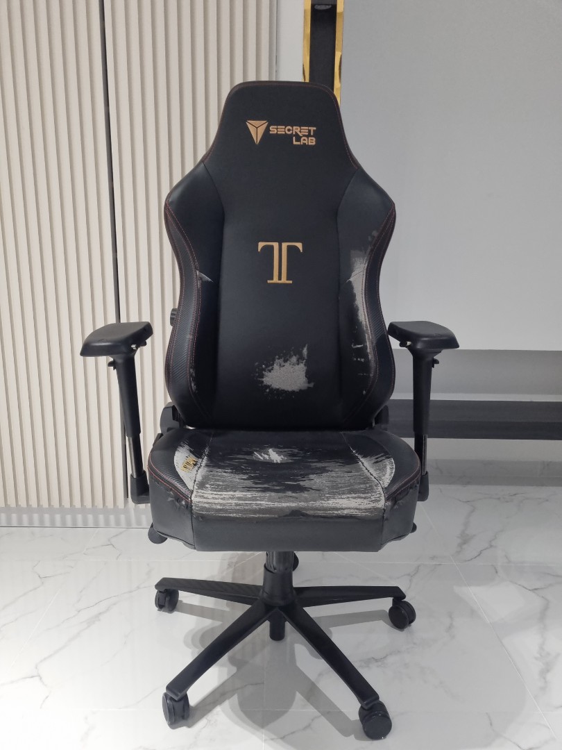 Secretlab store armrest loose
