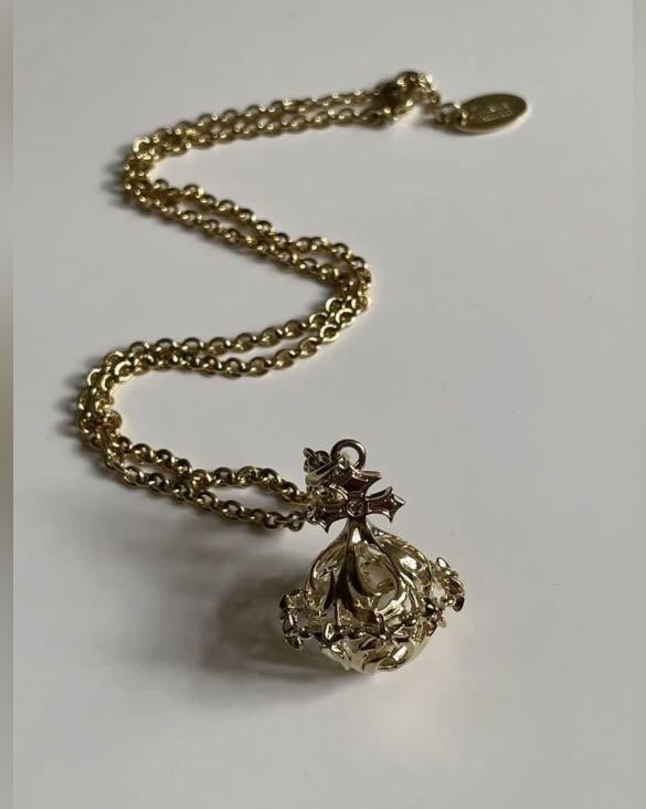 Vivienne Westwood 3D Orb Necklace, 名牌, 飾物及配件- Carousell