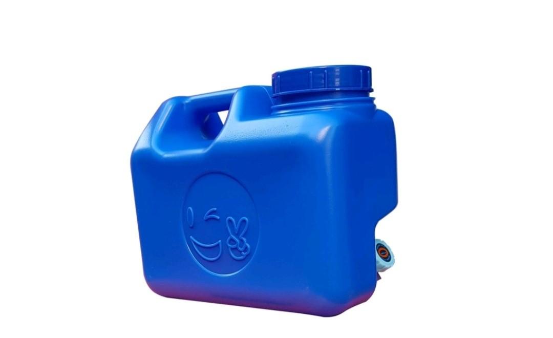10L/2.5 gallon Water Container Dispenser (Category: Water Bottles & Tumblers) located in Manila. Submitted by xcel.prime (Listing ID 1133688171, Image 2). Description: Container for Mineral and Purified Water Type : Slim with handle Color: Blue Capacity: up to 2.5 Gallons Features: Rotary Faucet / Light Weight Size: Weight: 0.85 (kg) Durable and Compact Plastic High Quality Payment: Online Banking, Gcash, Cod Delivery: Speedy, Lalamove, Grab (shi