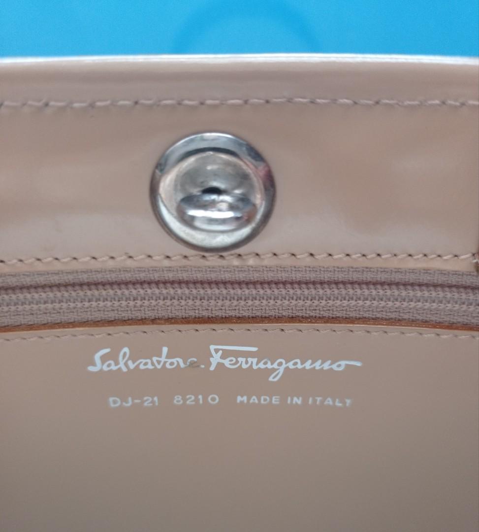 💯 Salvatore Ferragamo handbag (Category: Luxury Bags & Wallets) located in Taguig. Submitted by nanzmango (Listing ID 1133638539, Image 3). Description: 💯 Authentic Preloved Salvatorre Ferragamo Bag - light brown ✅ Patent Leather ✅good condition, very sturdy and very pretty in actual ✅bought in Japan Auction ✅flaws - minimal signs of usage, slight rubs but not visible. message me for more details Thank you and happy shopping 💖.