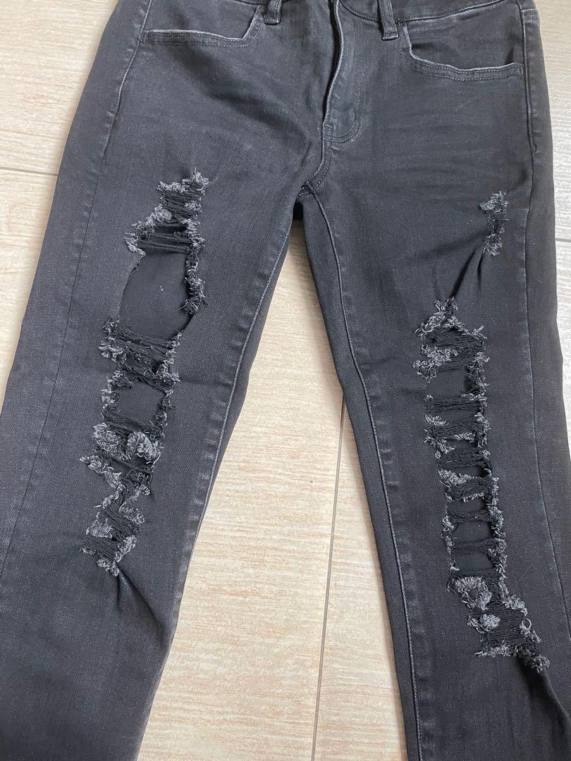 American Eagle Outfitters Black Ripped Jeans (Category: Jeans) located in Quezon City. Submitted by sakuraaaaa____ (Listing ID 1133619041, Image 3). Description: .