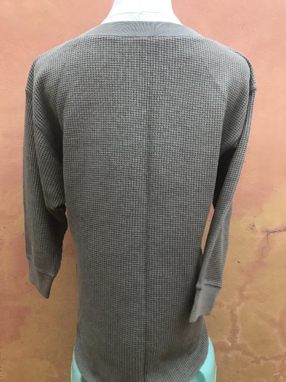 Army Green Uniqlo Longsleeve (Category: Longsleeves) located in Cavite. Submitted by jpandco. (Listing ID 1133723426, Image 2). Description: Fits S to M Condition: 9/10 Color of product may slightly vary due to lighting Some prices can still be slightly negotiable :) MOP: Gcash Courier: J&T Express Shipping Fee to be shouldered by buyer Shipped From Imus, Cavite .