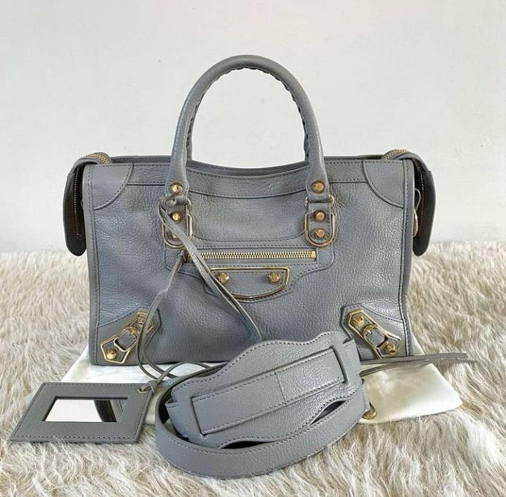 Balenciaga City Metallic Edge (Category: Luxury Bags & Wallets) located in Manila. Submitted by bagislifeshop (Listing ID 1133618425, Image 1). Description: small.