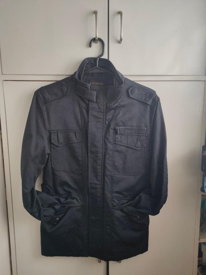 Black Jacket (Good Quality) (Category: Coats, Jackets and Outerwear) located in Makati City. Submitted by wildfish.637da4 (Listing ID 1133630229, Image 1). Description: Black Jacket Good for traveling water resistant finish.