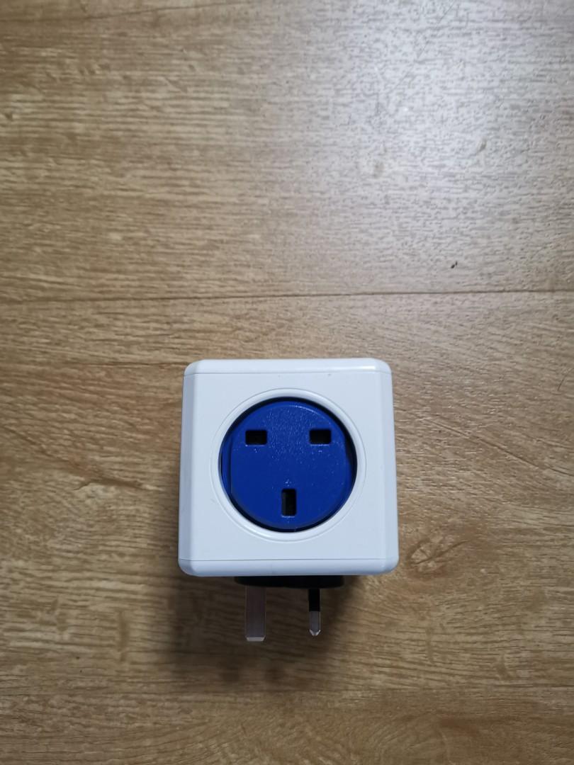 Cubic Socket (Category: Electrical, Adaptors & Sockets) located in Singapore. Submitted by ranee_hello (Listing ID 1133660572, Image 2). Description: 4 outlet ports with 2 USB ports.