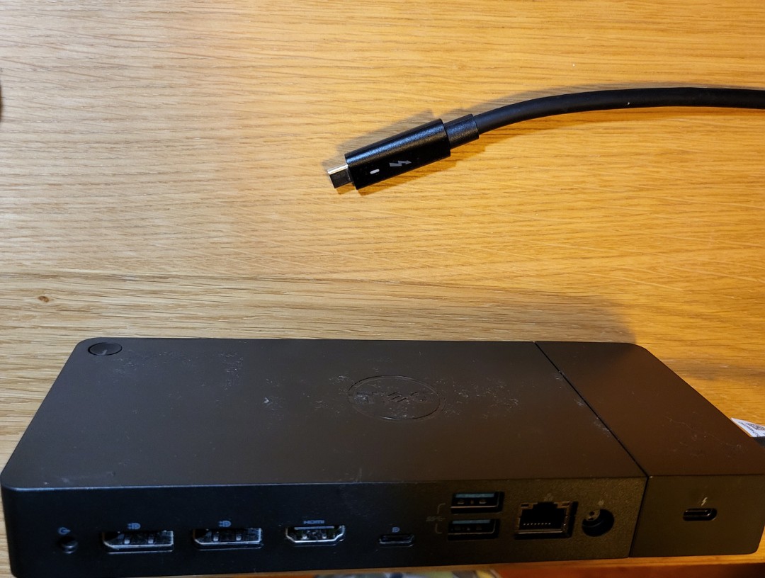 Dell Wd19tb thunderbolt dock, Computers 