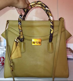 (Category: ) located in . Submitted by closet26 (Listing ID 1133690425, Image 1). Description: .