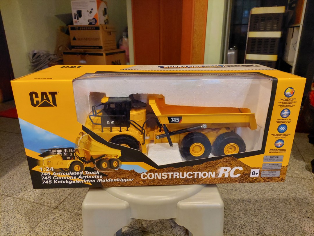 Tombereau CATERPILLAR 745 Télécommandé - DIECAST MASTERS 1/24 (DCM25004)