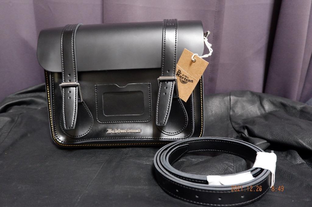 11 inch Leather Messenger Bag in Black