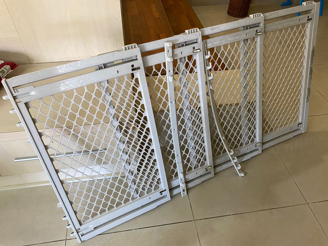 Extendable Baby Gate (Non metal), Babies & Kids, Baby Nursery & Kids