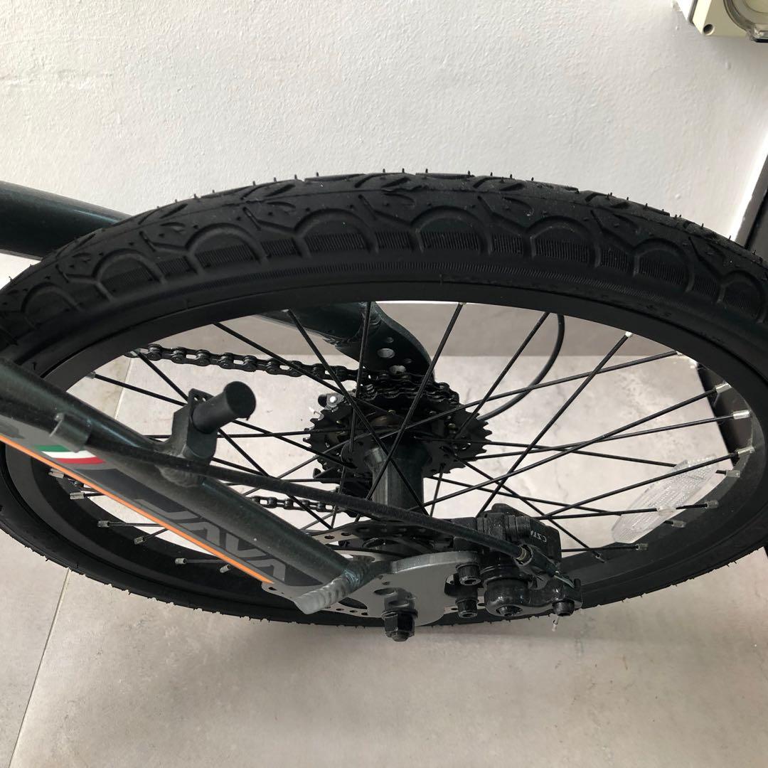 Java Decaf TT (Category: Bicycles) located in Singapore. Submitted by cog57 (Listing ID 1133615380, Image 4). Description: Less than 5 rides 7-speed Java Decaf. See picture of Tyre. Great condition. Very light below 12kg and super compact when folded. Easy to wheel around on public transport .