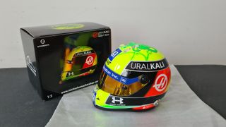 (Category: ) located in . Submitted by f1model-cars-helmets (Listing ID 1109542423, Image 1). Description: .