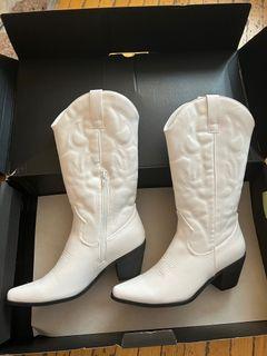 New white cowgirl boots