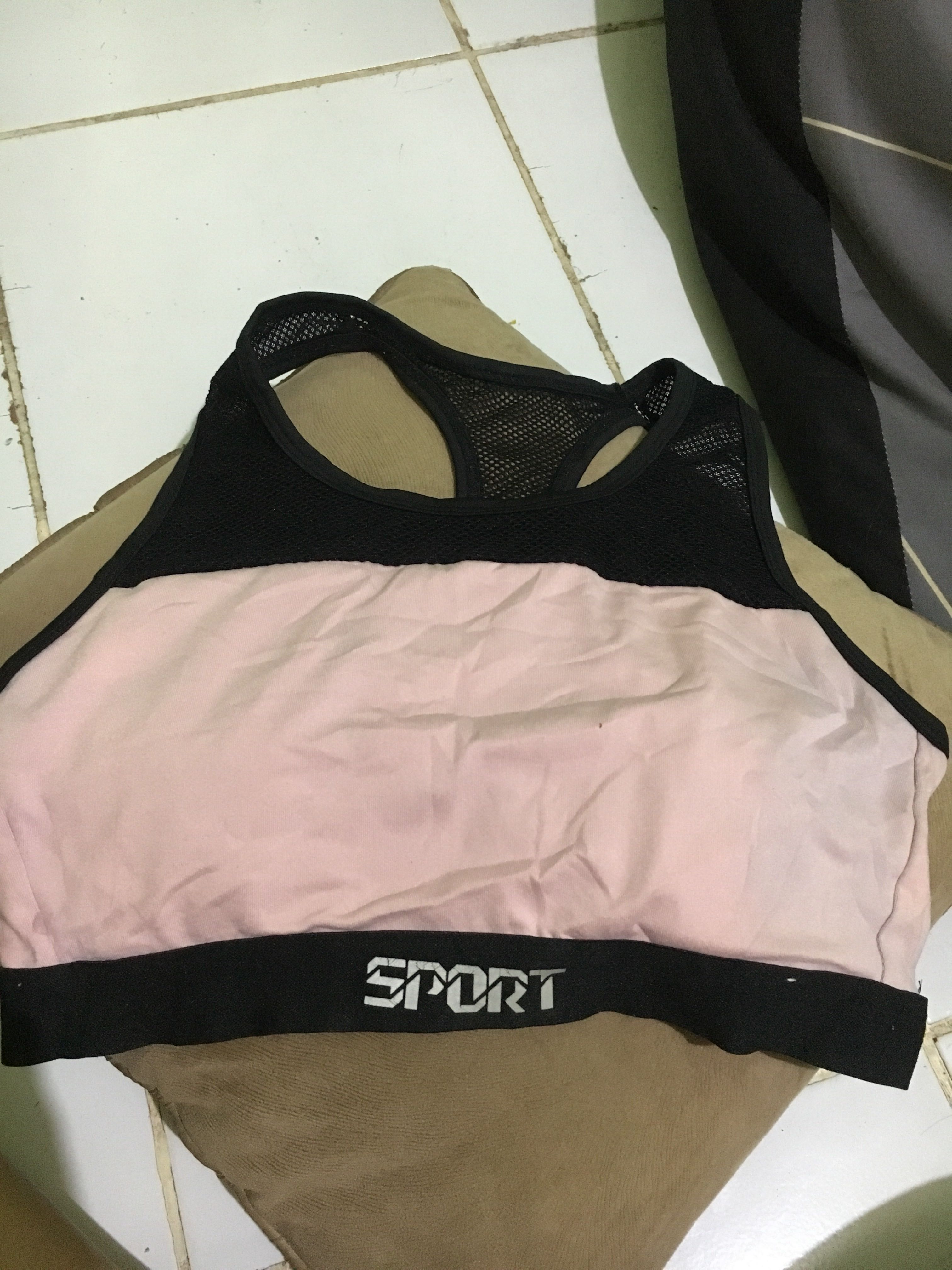 Sport Bra jaring jaring, Olah Raga, Baju Olahraga di Carousell