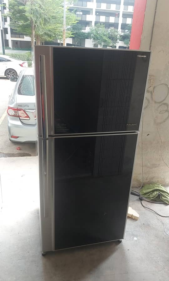 Toshiba fridge auto ice maker, Kitchen & Appliances on Carousell