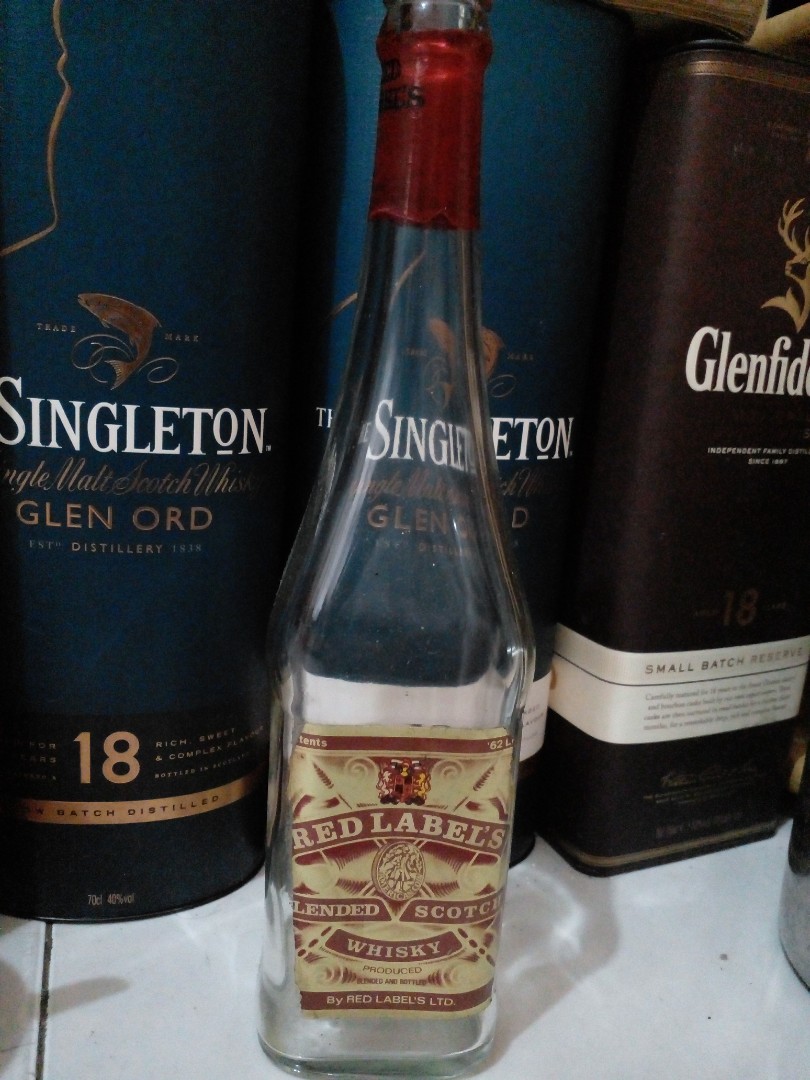 Vintage botol Red label 1980, Barang Yang Dicari di Carousell