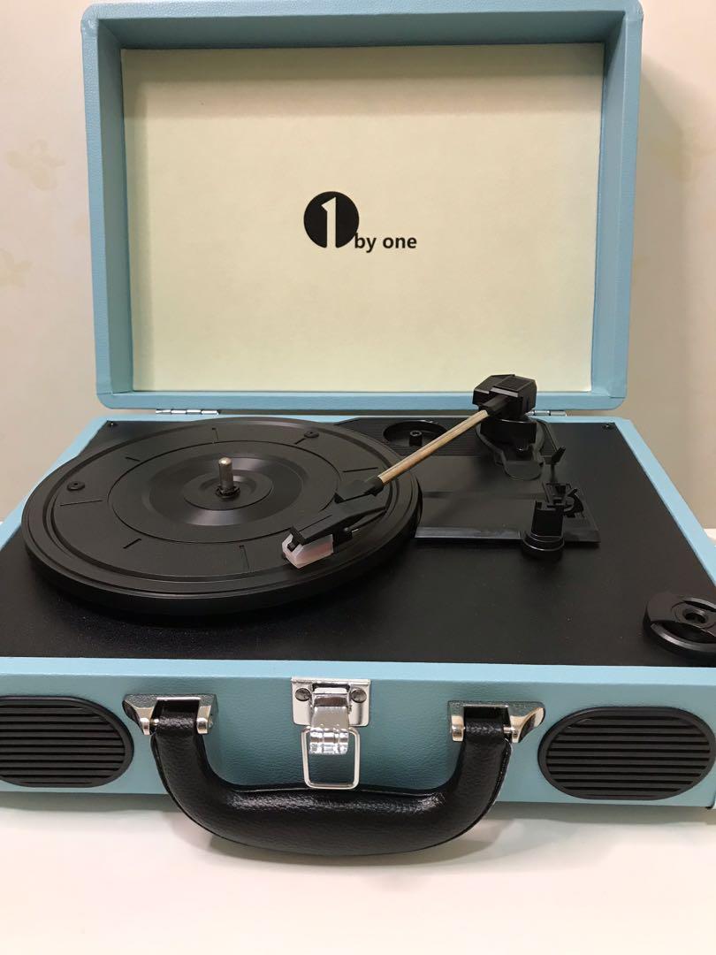 1 by one Vintage Turntable with Bluetooth