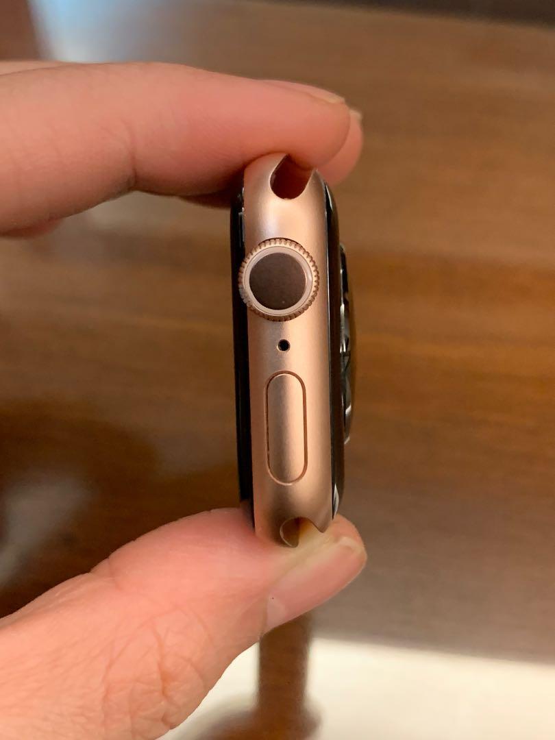 Apple Watch Series 5 40mm Gold (Category: Wearables & Smart Watches) located in Mandaluyong City. Submitted by smiles24 (Listing ID 1133883171, Image 2). Description: 40mm 99% smooth See last pic for the minor scratch Complete package with charger and unused silicone strap Available for meetup.