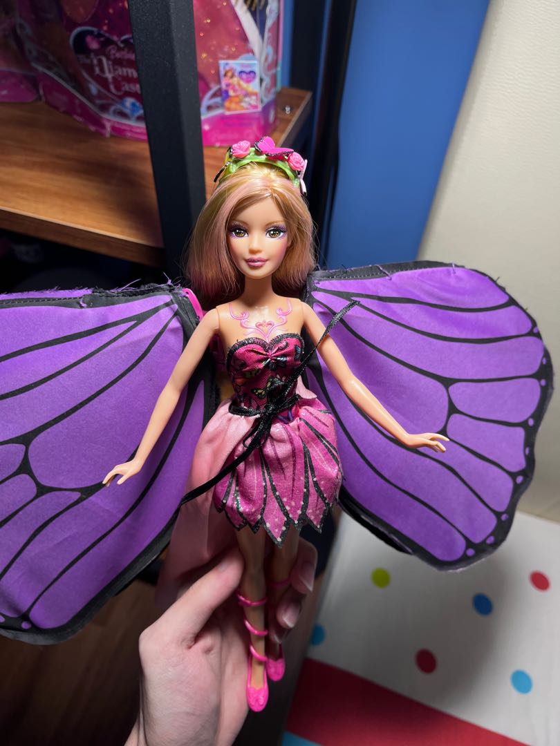 Barbie mariposa magic wings doll top