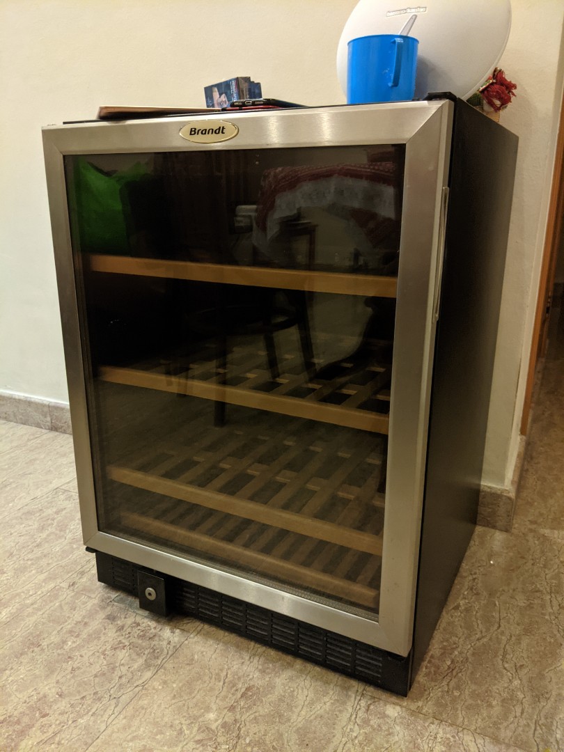 Brandt wine chiller CAV50B/X black, Furniture & Home Living, Furniture