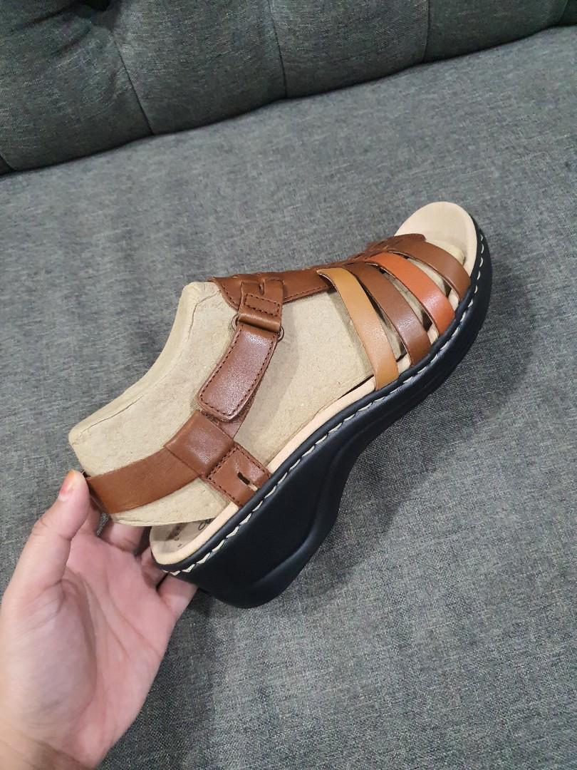 Clarks Lexi Bridge Sandal velinew Women s Fashion Footwear