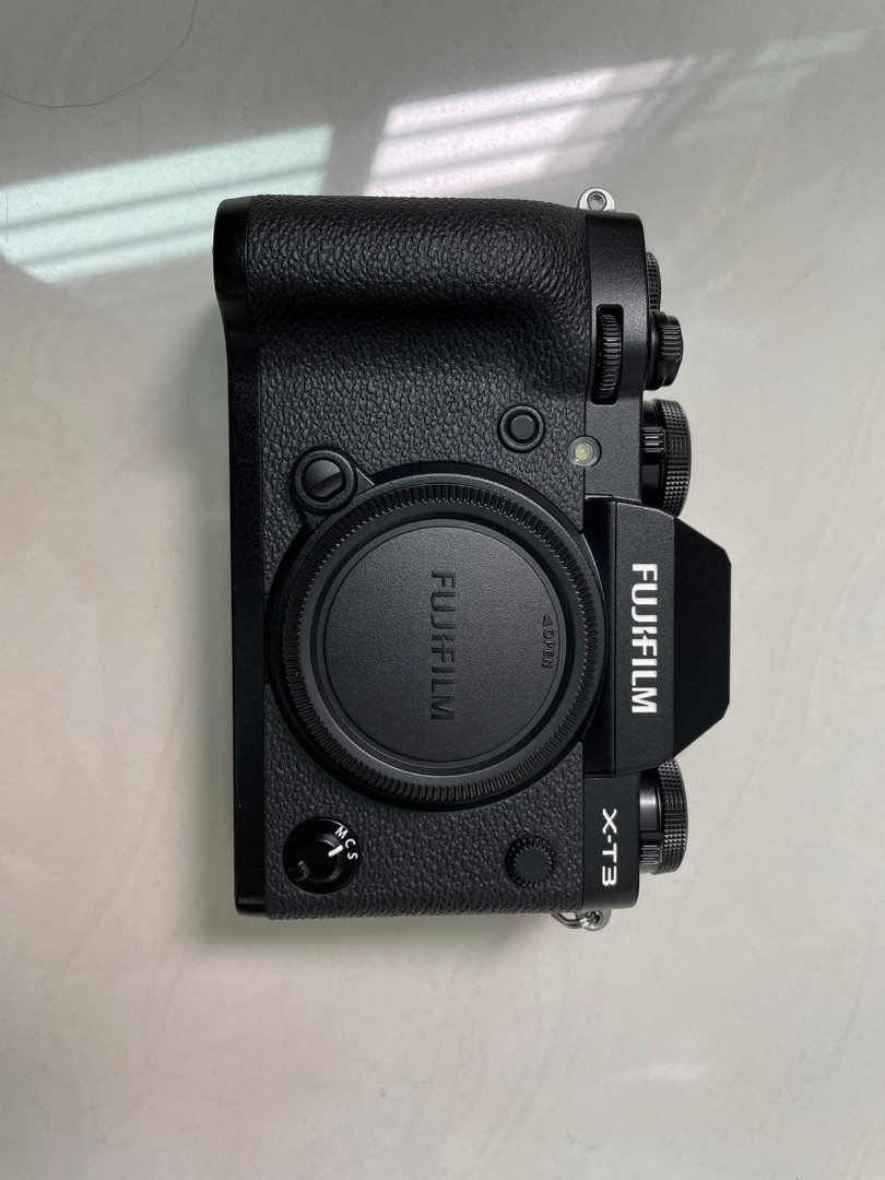 Fujifilm XT3 (Body only) + Battery Grip, Photography, Cameras on Carousell